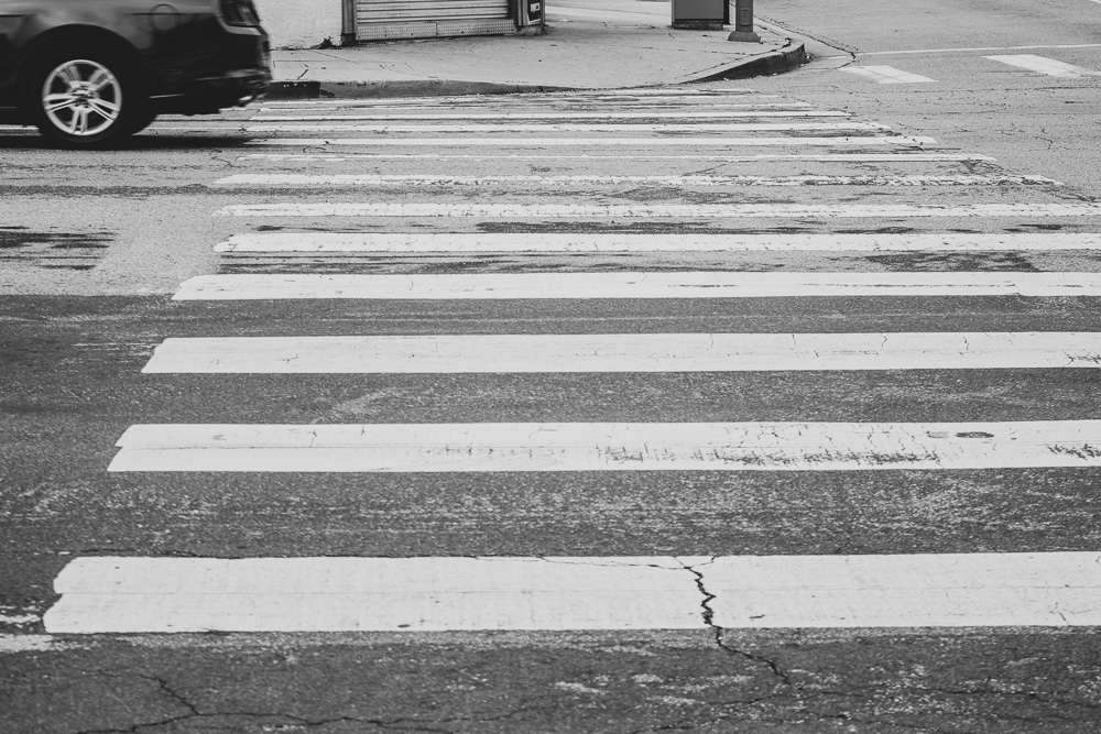 Los Angeles, CA – Man Hurt in Hit-&-Run Crash at Venice Blvd & S Westmoreland Ave